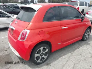 2016 FIAT 500e z VIN 3C3CFFGE3GT136141, wystawiony jako IAAI lot #42283699 z przebiegiem 44 891 mil mil oraz . Historia ofert i sprzedaży dostępna na DreamBid. Obrazek 4.