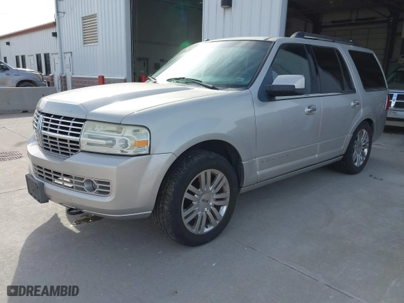 2007 Lincoln Navigator with VIN 5LMFU28537LJ23464, listed as a IAAI auction lot 41860443 with 309,788 mi miles. Bid and sale history available at carsss.com. Image 2.