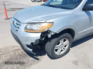 2010 Hyundai Santa Fe GLS z VIN 5NMSG3ABXAH377684, wystawiony jako IAAI lot #42238050 z przebiegiem Nie podano mil oraz . Historia ofert i sprzedaży dostępna na DreamBid. Obrazek 6.
