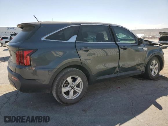 2022 Kia Sorento LX z VIN 5XYRG4LC9NG086684, wystawiony jako Copart lot #48925425 z przebiegiem 51 376 mil mil oraz Szkoda całkowita • Salvage title. Historia ofert i sprzedaży dostępna na DreamBid. Obrazek 3.