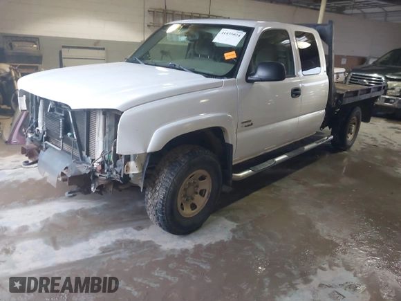 2004 Chevrolet Silverado 3500 z VIN 1GCHK39284E265681, wystawiony jako IAAI lot #41435024 z przebiegiem 305 340 mil mil oraz . Historia ofert i sprzedaży dostępna na DreamBid. Obrazek 2.