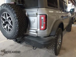 2024 Ford Bronco Badlands z VIN 1FMEE9BP6RLA08116, wystawiony jako IAAI lot #41837206 z przebiegiem 7807 mil mil oraz . Historia ofert i sprzedaży dostępna na DreamBid. Obrazek 20.