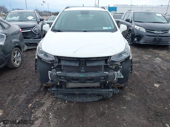 2017 Chevrolet Trax LT with VIN KL7CJLSB3HB237119, listed as a IAAI auction lot 41770633 with 203,167 mi miles. Bid and sale history available at carsss.com. Image 6.