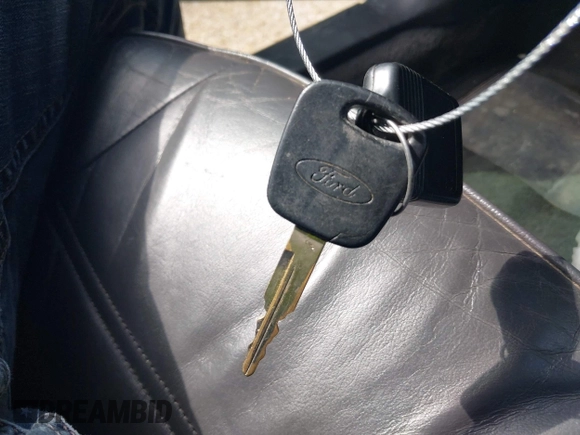 2001 Ford Mustang Deluxe с VIN 1FAFP44451F208230, выставлен на аукционе IAAI как лот 42191956 с пробегом 118 287 миль миль и . История ставок и продаж доступна на DreamBid. Изображение 11.
