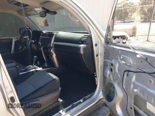 2023 Toyota 4Runner SR5 с VIN JTEMU5JR1P6089760, выставлен на аукционе IAAI как лот 42320237 с пробегом 52 939 миль миль и . История ставок и продаж доступна на DreamBid. Изображение 5.