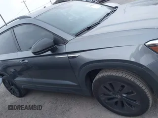 2024 Volkswagen Taos S с VIN 3VV5X7B26RM078934, выставлен на аукционе IAAI как лот 41802423 с пробегом 12 233 миль миль и . История ставок и продаж доступна на DreamBid. Изображение 14.