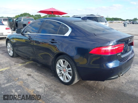 2019 Jaguar XE 25t Premium with VIN SAJAJ4FX9KCP46060, listed as a IAAI auction lot 42028720 with 38,953 mi miles. Bid and sale history available at carsss.com. Image 3.
