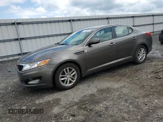 2012 Kia Optima LX z VIN 5XXGM4A72CG051623, wystawiony jako Copart lot #57206105 z przebiegiem 198 442 mil mil oraz Czysty tytuł • Clean title. Historia ofert i sprzedaży dostępna na DreamBid. Obrazek 1.