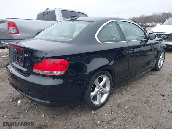 2011 BMW 1 Series 128i with VIN WBAUP7C5XBVP21698, listed as a IAAI auction lot 41276121 with 88,032 mi miles. Bid and sale history available at carsss.com. Image 4.