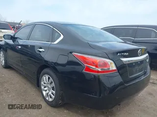 2015 Nissan Altima 2.5 SV with VIN 1N4AL3AP1FC582082, listed as a IAAI auction lot 42006657 with 132,343 mi miles. Bid and sale history available at carsss.com. Image 3.