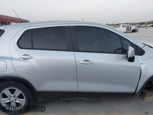 2020 Chevrolet Trax LS with VIN 3GNCJKSB0LL317926, listed as a IAAI auction lot 41802701 with 58,569 mi miles. Bid and sale history available at carsss.com. Image 13.