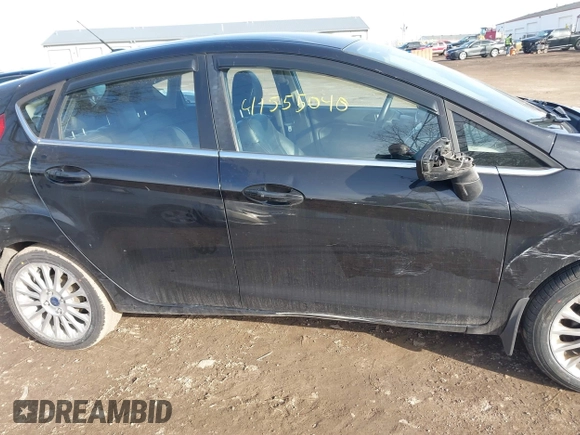 2014 Ford Fiesta Titanium z VIN 3FADP4FJXEM127644, wystawiony jako IAAI lot #41555040 z przebiegiem 107 046 mil mil oraz . Historia ofert i sprzedaży dostępna na DreamBid. Obrazek 14.