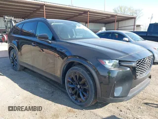 2025 Mazda CX-90 Premium Sport z VIN JM3KKCHD5S1218659, wystawiony jako IAAI lot #42080787 z przebiegiem 1248 mil mil oraz . Historia ofert i sprzedaży dostępna na DreamBid. Obrazek 1.