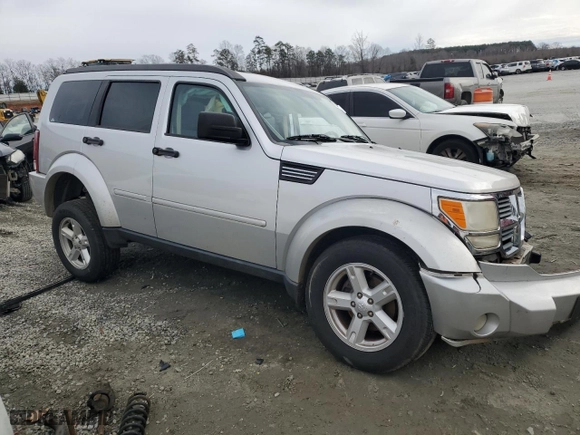 2007 Dodge Nitro SXT with VIN 1D8GT28KX7W739523, listed as a Copart auction lot 43042135 with 251,116 mi miles and Salvage Title. Bid and sale history available at carsss.com. Image 4.