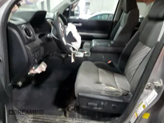 2018 Toyota Tundra SR5 z VIN 5TFDW5F1XJX768641, wystawiony jako Copart lot #53269535 z przebiegiem 55 862 mil mil oraz Szkoda całkowita • Salvage title. Historia ofert i sprzedaży dostępna na DreamBid. Obrazek 7.