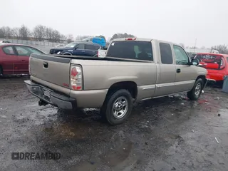 2000 GMC New Sierra 1500 SL with VIN 2GTEC19V9Y1313002, listed as a IAAI auction lot 41440458 with 367,281 mi miles. Bid and sale history available at carsss.com. Image 4.