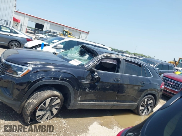 2024 Volkswagen Atlas SEL with VIN 1V2BE2CA3RC233021, listed as a IAAI auction lot 42185251 with 23,398 mi miles and . Bid and sale history available at DreamBid. Image 13.