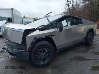 2024 Tesla Cybertruck Cyberbeast z VIN 7G2CEHEE6RA036818, wystawiony jako IAAI lot #41786789 z przebiegiem 5 478 mil mil oraz . Historia ofert i sprzedaży dostępna na DreamBid. Obrazek 18.