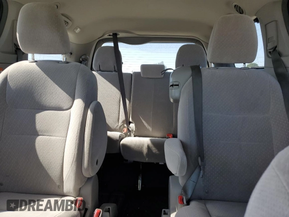 2017 Toyota Sienna LE Auto Access Seat с VIN 5TDKZ3DC9HS879429, выставлен на аукционе Copart как лот 58026905 с пробегом 121 659 миль миль и Списание • Salvage title. История ставок и продаж доступна на DreamBid. Изображение 10.