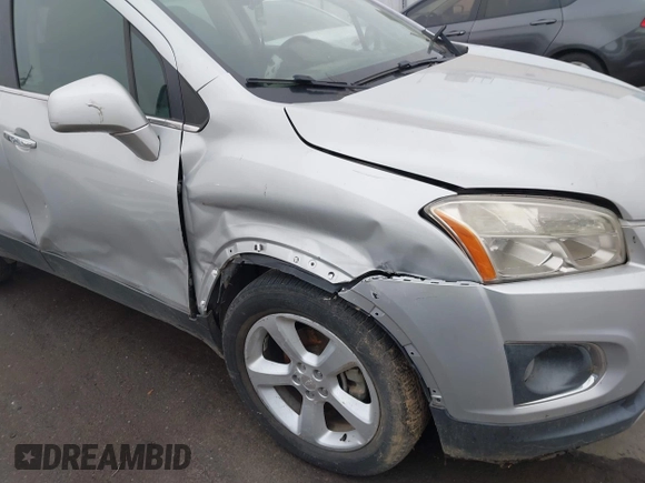 2015 Chevrolet Trax LTZ with VIN 3GNCJTSB7FL235895, listed as a IAAI auction lot 41279161 with 158,877 mi miles. Bid and sale history available at carsss.com. Image 6.