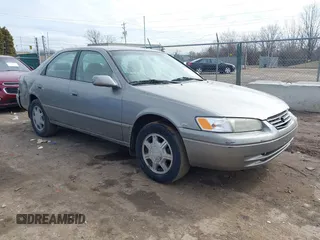 1997 Toyota Camry LE z VIN 4T1BF22K1VU009156, wystawiony jako IAAI lot #41739197 z przebiegiem 261 465 mil mil oraz . Historia ofert i sprzedaży dostępna na DreamBid. Obrazek 1.