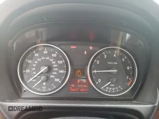 2011 BMW 3 Series 328i z VIN WBAPH7C52BE677190, wystawiony jako Copart lot #55494325 z przebiegiem 89 217 mil mil oraz Szkoda całkowita • Salvage title. Historia ofert i sprzedaży dostępna na DreamBid. Obrazek 9.
