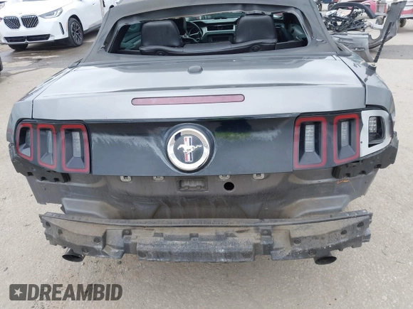 2013 Ford Mustang V6 with VIN 1ZVBP8EM7D5214021, listed as a IAAI auction lot 42197070 with 137,888 mi miles and . Bid and sale history available at DreamBid. Image 21.