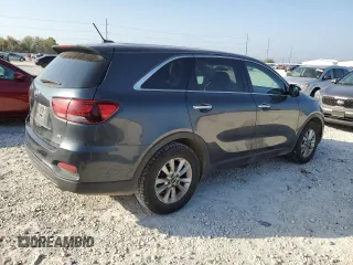 2020 Kia Sorento LX z VIN 5XYPG4A35LG671902, wystawiony jako Copart lot #49855845 z przebiegiem 94 537 mil mil oraz Czysty tytuł • Clean title. Historia ofert i sprzedaży dostępna na DreamBid. Obrazek 3.