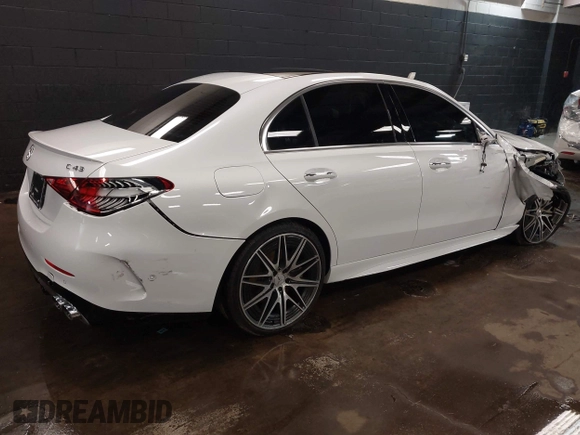 2024 Mercedes-Benz C 43 AMG z VIN W1KAF8HB8RR161248, wystawiony jako IAAI lot #42016332 z przebiegiem 3 161 mil mil oraz . Historia ofert i sprzedaży dostępna na DreamBid. Obrazek 4.