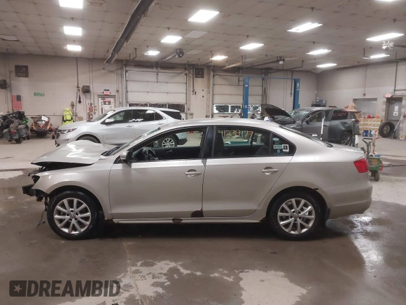 2012 Volkswagen Jetta Sedan SE w/Convenience & Sunroof PZEV with VIN 3VWBP7AJ0CM128368, listed as a IAAI auction lot 41239177 with 332,125 mi miles. Bid and sale history available at carsss.com. Image 14.