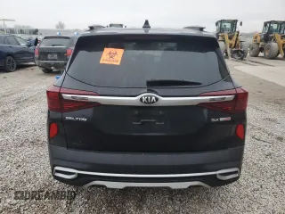 2021 Kia Seltos SX with VIN KNDETCA25M7110053, listed as a Copart auction lot 85550004 with 0 mi miles and Salvage Title. Bid and sale history available at carsss.com. Image 6.