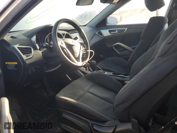 2015 Hyundai Veloster z VIN KMHTC6AD9FU236037, wystawiony jako Copart lot #43710405 z przebiegiem 130 254 mil mil oraz Czysty tytuł • Clean title. Historia ofert i sprzedaży dostępna na DreamBid. Obrazek 7.