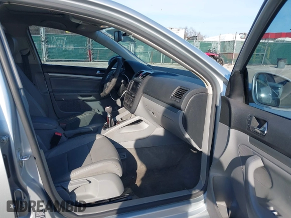 2005 Volkswagen Jetta 2.5L with VIN 3VWSF71K95M638944, listed as a IAAI auction lot 41733119 with 249,370 mi miles and . Bid and sale history available at DreamBid. Image 5.