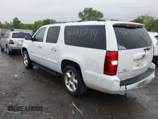 2008 Chevrolet Suburban LTZ z VIN 3GNFK16338G185462, wystawiony jako IAAI lot #42298299 z przebiegiem 301 758 mil mil oraz . Historia ofert i sprzedaży dostępna na DreamBid. Obrazek 3.