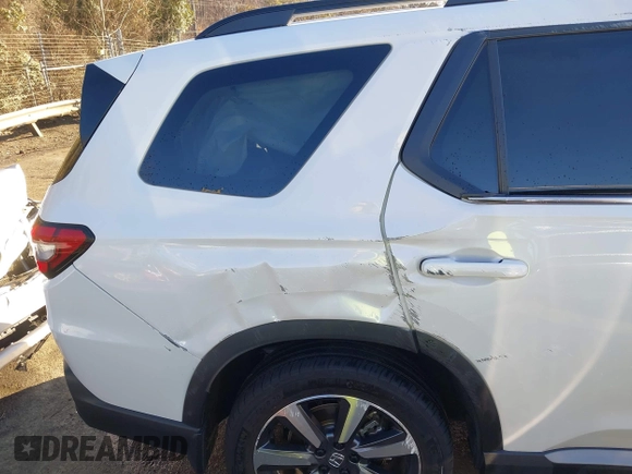 2024 Honda Pilot Touring with VIN 5FNYG2H7XRB016877, listed as a IAAI auction lot 41496013 with 18,213 mi miles and . Bid and sale history available at DreamBid. Image 14.