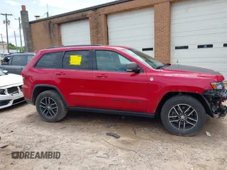 2018 Jeep Grand Cherokee Trailhawk с VIN 1C4RJFLT2JC105507, выставлен на аукционе IAAI как лот 42388383 с пробегом 67 725 миль миль и . История ставок и продаж доступна на DreamBid. Изображение 13.