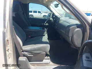 2008 Chevrolet Silverado 1500 LT w/1LT with VIN 2GCEK19J681309277, listed as a IAAI auction lot 41994219 with 325,387 mi miles. Bid and sale history available at carsss.com. Image 5.