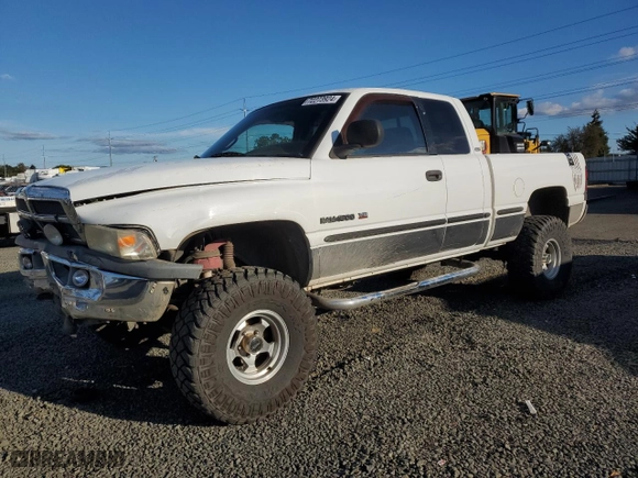 1998 Dodge Ram 1500 with VIN 3B7HF13Y5WG178306, listed as a Copart auction lot 72273924 with 275,313 mi miles and Salvage Title. Bid and sale history available at carsss.com. Image 1.
