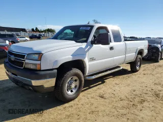 2006 Chevrolet Silverado 3500 SRW LT3 with VIN 1GCHK39DX6E139696, listed as a Copart auction lot 83018804 with 184,242 mi miles and Salvage Title. Bid and sale history available at carsss.com. Image 1.