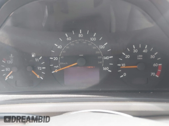 2003 Mercedes-Benz CLK 320 z VIN WDBLK65G63T139874, wystawiony jako IAAI lot #41808893 z przebiegiem Nie podano mil oraz . Historia ofert i sprzedaży dostępna na DreamBid. Obrazek 7.