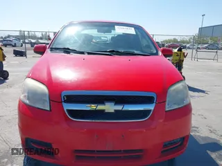 2011 Chevrolet Aveo 1LT z VIN KL1TD5DE0BB151956, wystawiony jako IAAI lot #42083842 z przebiegiem 115 607 mil mil oraz . Historia ofert i sprzedaży dostępna na DreamBid. Obrazek 12.