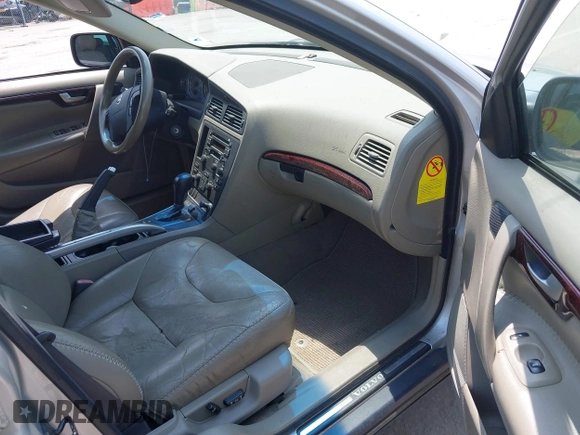 2004 Volvo V70 XC Cross Country with VIN YV1SZ59H441124920, listed as a IAAI auction lot 42456773 with 223,980 mi miles and . Bid and sale history available at DreamBid. Image 5.