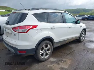 2015 Ford Escape SE with VIN 1FMCU9G91FUB27234, listed as a IAAI auction lot 42157947 with 210,034 mi miles. Bid and sale history available at carsss.com. Image 4.