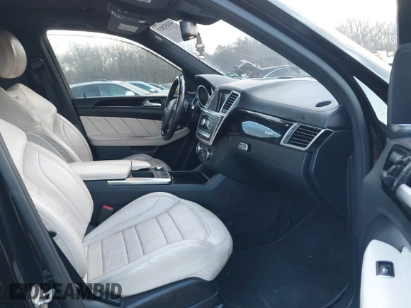 2014 Mercedes-Benz M 63 AMG z VIN 4JGDA7EBXEA306024, wystawiony jako IAAI lot #41452811 z przebiegiem 98 510 mil mil oraz . Historia ofert i sprzedaży dostępna na DreamBid. Obrazek 5.