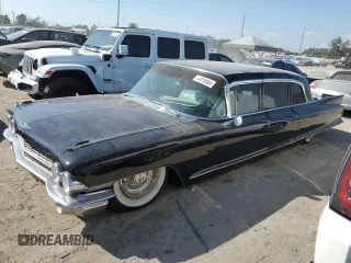 1962 Cadillac Fleetwood z VIN 62R115955, wystawiony jako Copart lot #74818464 z przebiegiem Nie podano mil oraz Szkody całkowita. Historia ofert i sprzedaży dostępna na DreamBid. Obrazek 1.