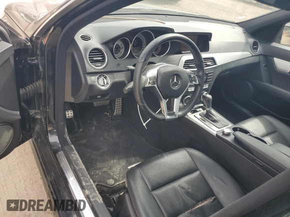 2012 Mercedes-Benz C 250 Sport z VIN WDDGF4HB4CR230804, wystawiony jako Copart lot #55478535 z przebiegiem 119 440 mil mil oraz Szkoda całkowita • Salvage title. Historia ofert i sprzedaży dostępna na DreamBid. Obrazek 8.