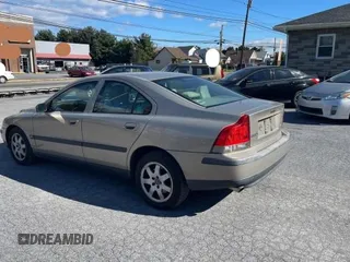 2004 Volvo S60 with VIN YV1RH59H042394920, listed as a Copart auction lot 76278134 with 130,501 mi miles and Clean Title. Bid and sale history available at carsss.com. Image 3.