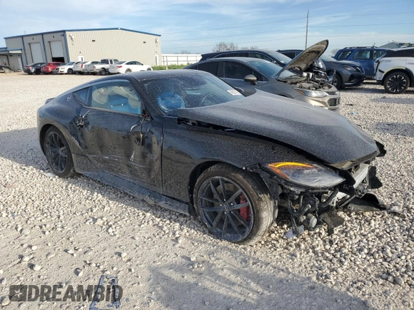 2024 Nissan Z Performance с VIN JN1BZ4BH3RM366584, выставлен на аукционе Copart как лот 49207535 с пробегом 4 936 миль миль и Списание • Salvage title. История ставок и продаж доступна на DreamBid. Изображение 4.