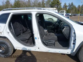 2017 Jeep Cherokee Latitude z VIN 1C4PJMCBXHW668767, wystawiony jako IAAI lot #41795738 z przebiegiem 95 206 mil mil oraz . Historia ofert i sprzedaży dostępna na DreamBid. Obrazek 6.