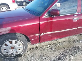 2004 Mercury Grand Marquis LS Premium z VIN 2MEFM75WX4X671041, wystawiony jako IAAI lot #42261517 z przebiegiem 107 182 mil mil oraz . Historia ofert i sprzedaży dostępna na DreamBid. Obrazek 6.
